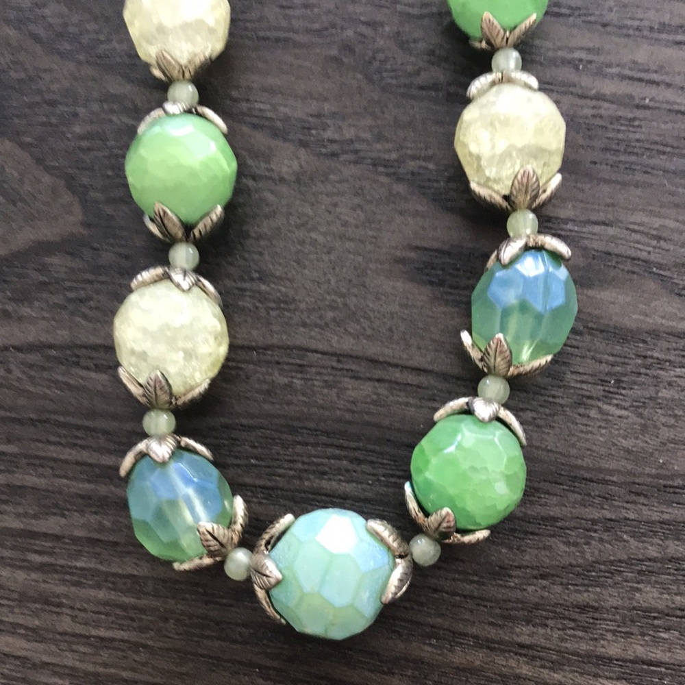 Fashion beaded necklace with gold tone  accents. - Picture 2 of 6